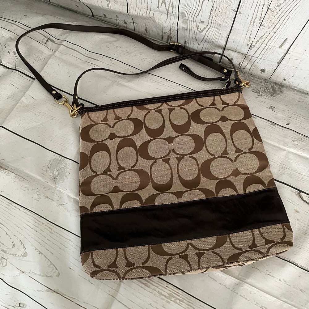 BNWT Coach shoulder bag